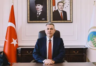 İzmir Valisi Elban'dan Cumhuriyet'in 102. yılına özel tarihi mesaj: "Küllerinden doğan milletin destanı!"