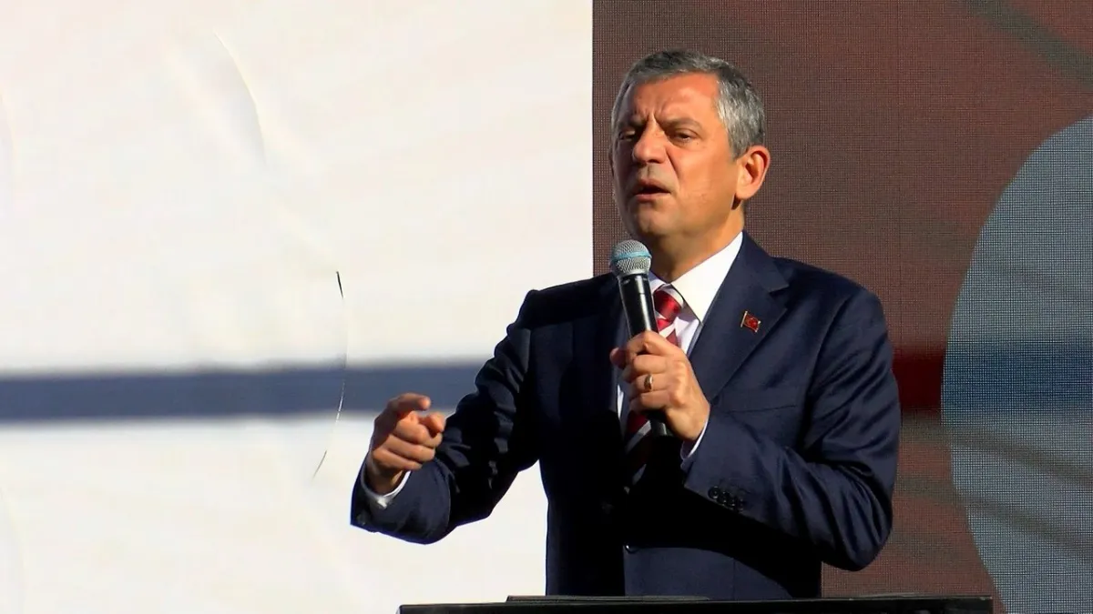 Özgür Özel’den ‘Kayyum’ tepkisi: Tam bir yıldır darbeci kuşatma altındayız haberinin görseli