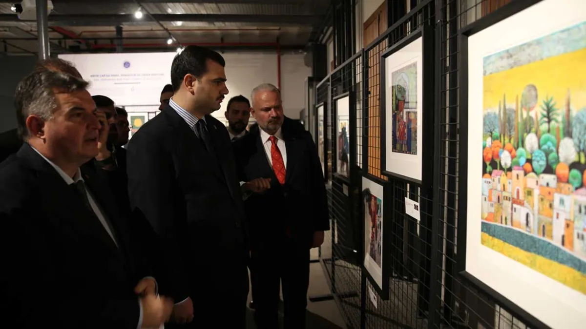 AK Parti Genel Sekreteri İnan, İzmir Kültür Yolu Festivali’ndeki sergileri gezdi haberinin görseli