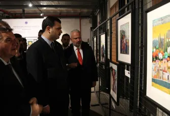 AK Parti Genel Sekreteri İnan, İzmir Kültür Yolu Festivali’ndeki sergileri gezdi