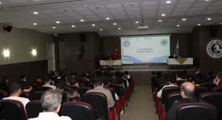 Atatürk’ün barış politikası Ege Üniversitesi’nde masaya yatırıldı