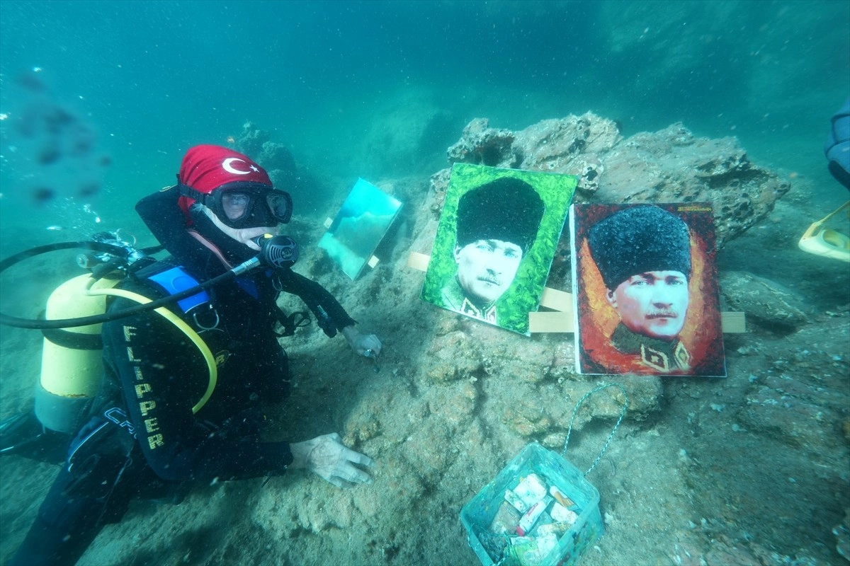 Cumhuriyet’in 102. Yılına Özel: Emekli Koramiral Totrakan’dan Su Altında Atatürk Portreleri başlıklı video haberin görseli