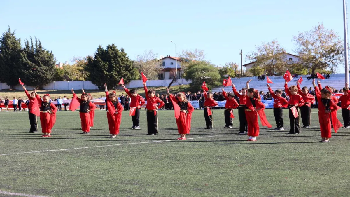 Cumhuriyetin102. yılı Urla'da coşkuyla kutlandı haberinin görseli
