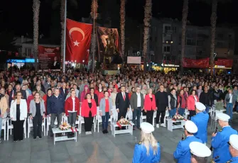 Dikili’de Cumhuriyet Bayramı coşkusu sokaklara taştı