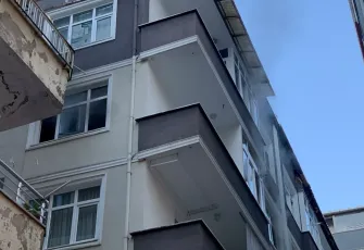 Din görevlileri sitesinde yangın: Evcil hayvanlarıyla birlikte binayı terk ettiler