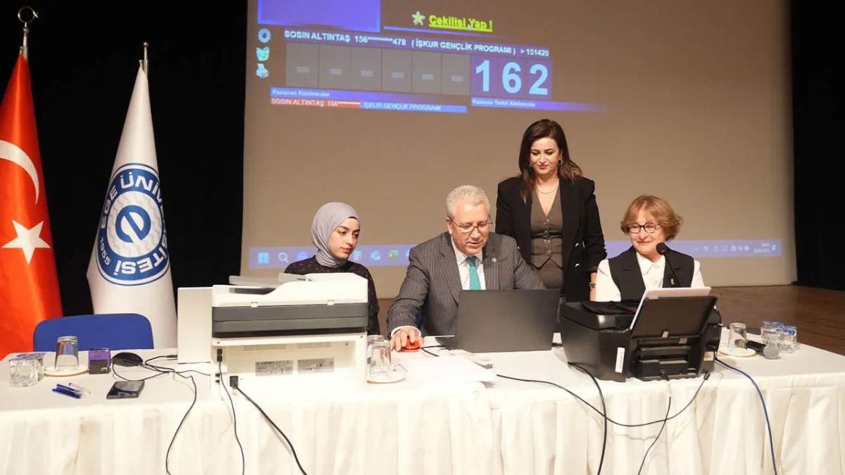 Ege Üniversitesi’nde İŞKUR Gençlik Programı Kura Çekimi gerçekleşti haberinin görseli