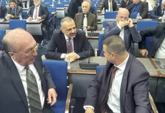 Ev hapsindeki Şenol Aslanoğlu İZTO meclisinde