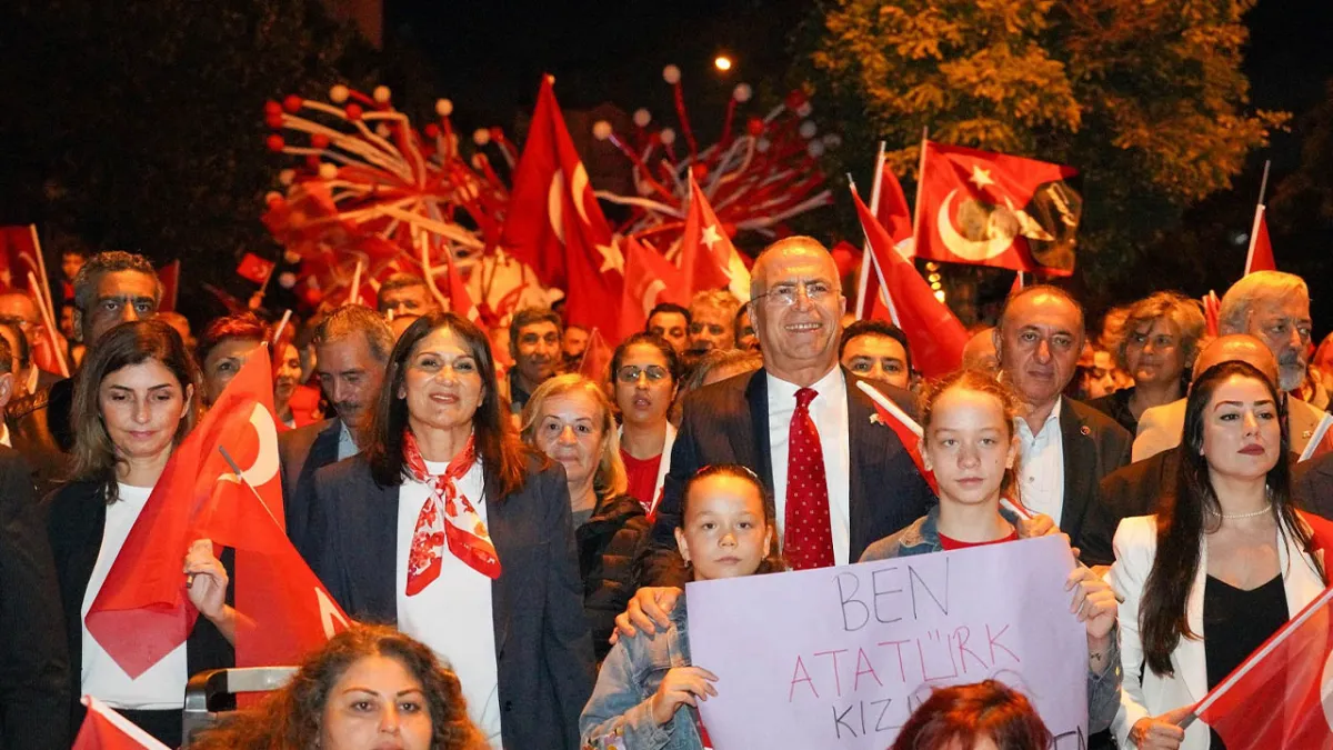Gaziemir’de Cumhuriyet 102. yılında coşkuyla kutlandı haberinin görseli