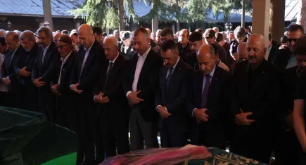 Gebze'de 7 katlı bina çöktü:  4 kişi toprağa verildi