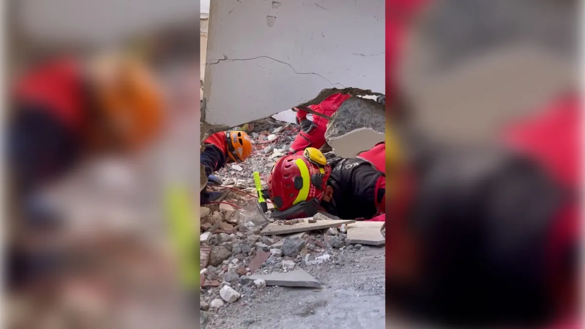 Gebze’de çöken binada mucize anlar: Dilara ile iletişim kurulduğu anlar kamerada haberinin görseli