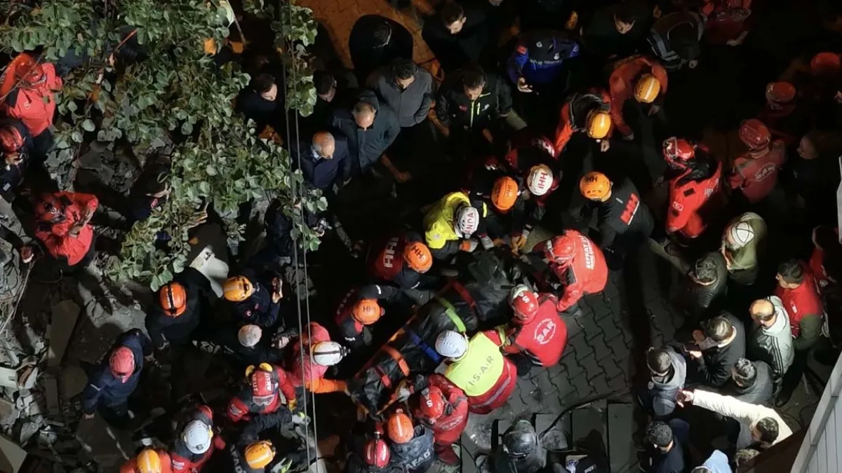 Gebze’de çöken binanın enkazından anne Bilir’in de cansız bedeni çıkarıldı: Arama çalışmaları sonlandırıldı haberinin görseli