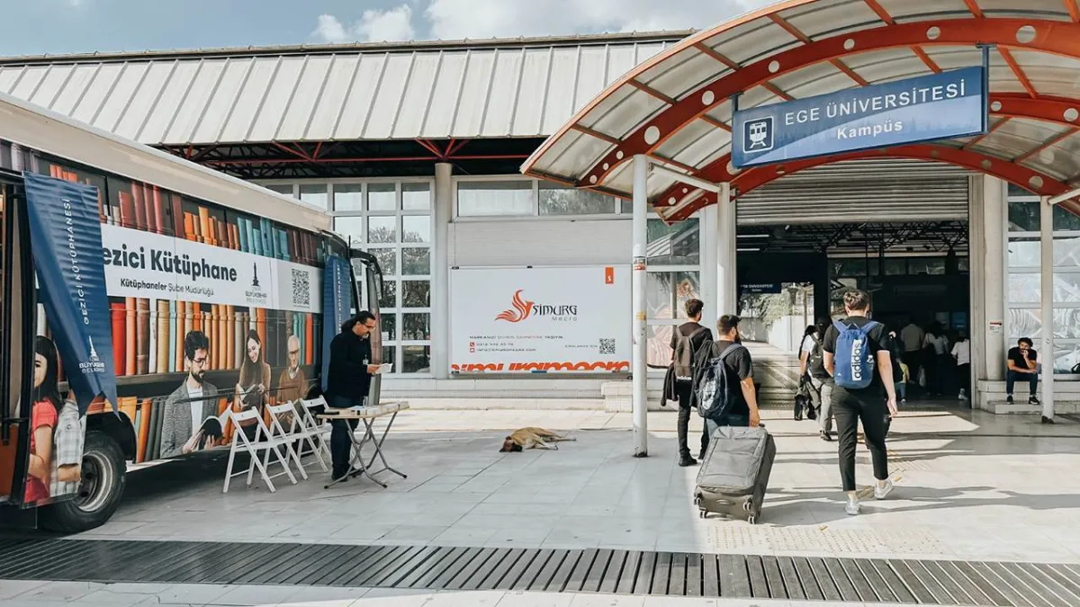 Gezici Kütüphane, Ege Üniversitesi Metro durağında haberinin görseli