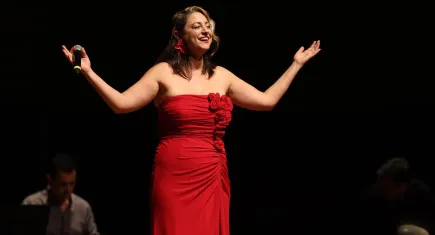 İzmir’de 29 Ekim coşkusu: Dilek Türkan ile Cumhuriyet’e Şarkılar konseri