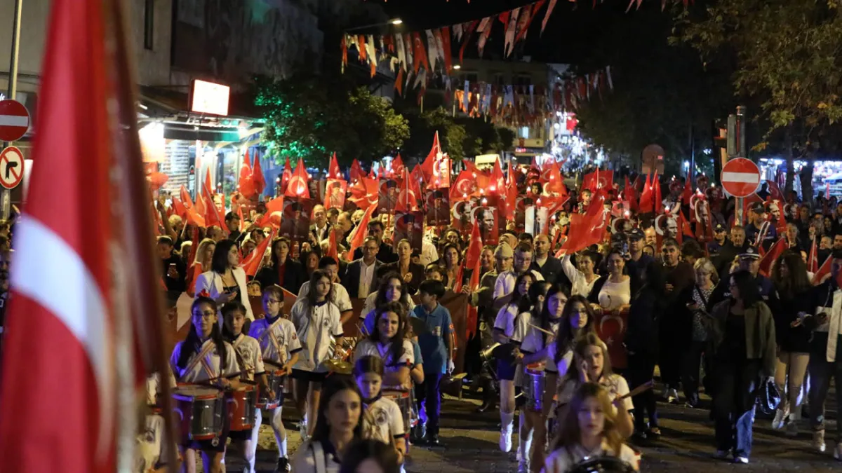 İzmir’de ‘Cumhuriyet Her Yerde’ kutlamaları Efes Selçuk’ta devam etti haberinin görseli