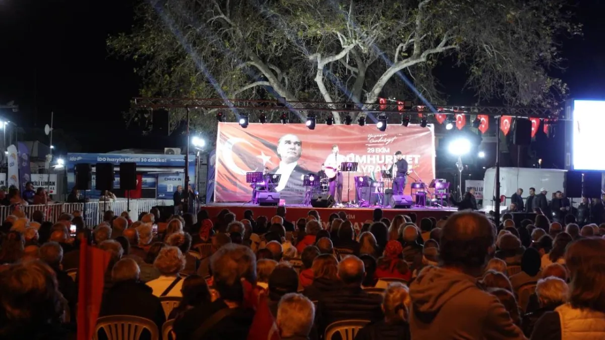 İzmir’de ‘Cumhuriyet Her Yerde’ kutlamaları sona erdi  haberinin görseli