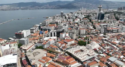 İzmir’de riskli yapılar dönüşüme açılıyor: İzmir Yenileniyor projesi için başvuru süreci başladı