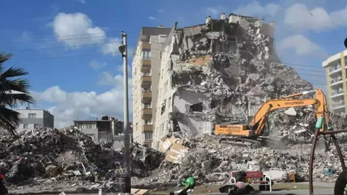 İzmir depreminin 5. yılında siyasilerden anma mesajı haberinin görseli