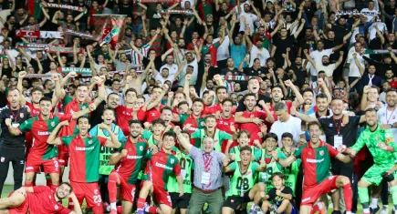 Kaf-Kaf, namağlup lider: Savunmasıyla göz kamaştırıyor 