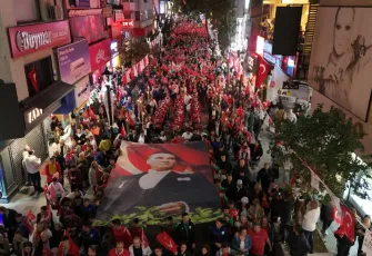 Karşıyaka, Cumhuriyet’in ışığında tek yürek oldu!