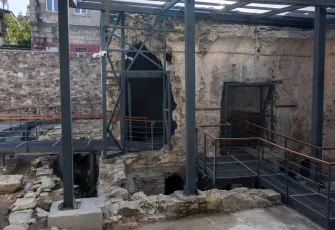 Konak’ta Kıllıoğlu Hamamı restorasyonunun ardından sanatla hayat buluyor