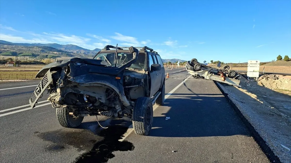 Kütahya'da kaza: Cip ile kamyonet çarpıştı haberinin görseli