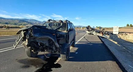 Kütahya'da kaza: Cip ile kamyonet çarpıştı