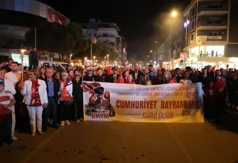 Menderes’te cumhuriyetin 102. yılı büyük coşkuyla kutlandı