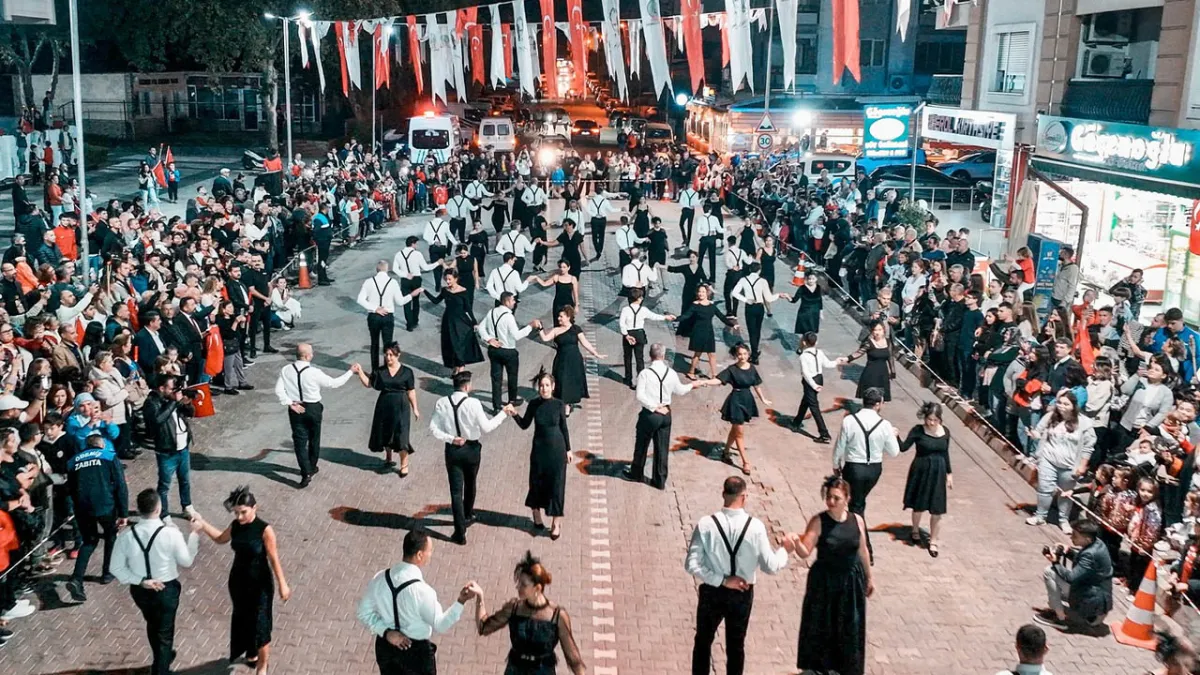 Ödemiş’te 29 Ekim ‘Cumhuriyet Valsi’ ile taçlandı haberinin görseli
