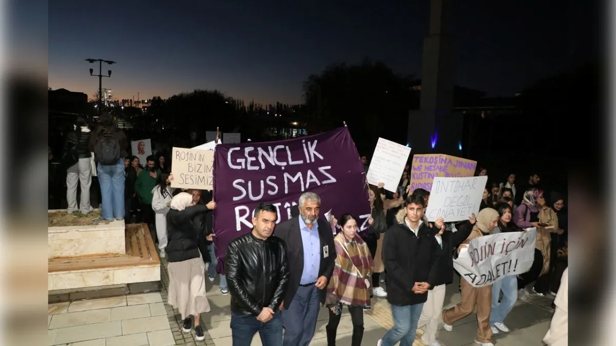 Rojin Kabaiş için eylemler 18’inci gününde: Baba Kabaiş’ten rektöre tepki haberinin görseli
