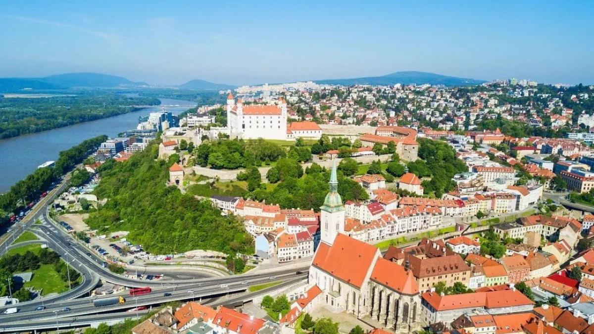 Slovakya’dan ilginç uygulama: Yayalara hız sınırı geliyor! Hızlı yürüyen ceza yiyecek haberinin görseli