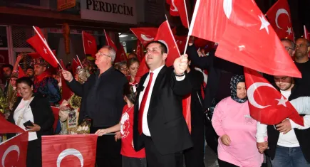 Torbalı’da Cumhuriyet Bayramı kutlamaları: Binlerce vatandaş fener alayında buluştu