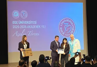 Bakan Tunç, Ege Üniversitesiakademik yıl açılışında öğrencilerle bir araya geldi