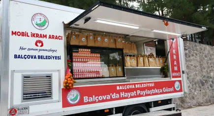 Balçova Belediyesi’nden öğrencilere beslenme çantası 