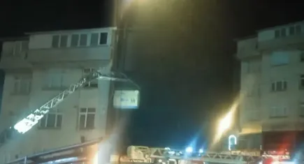 Gebze'de çöken binanın yanındaki binadan çıtırtı sesleri geldi!