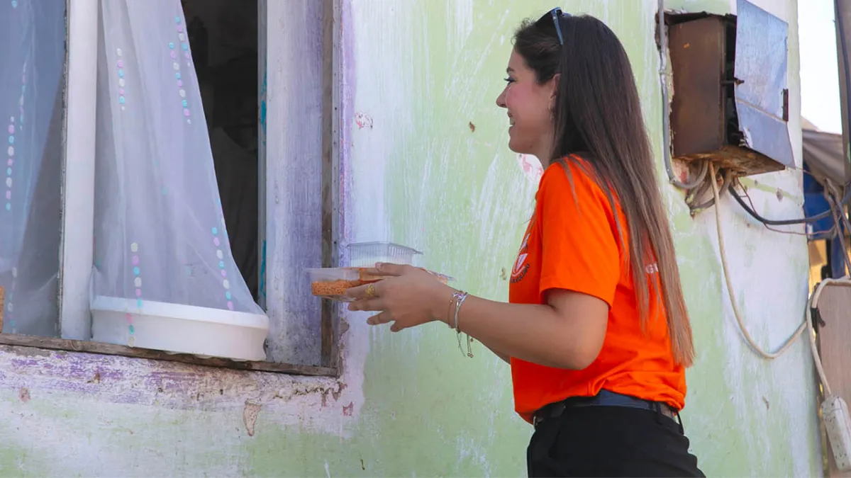 Güzelbahçe’de 'Dayanışma Mutfağı’ ihtiyaç sahiplerine destek oluyor haberinin görseli