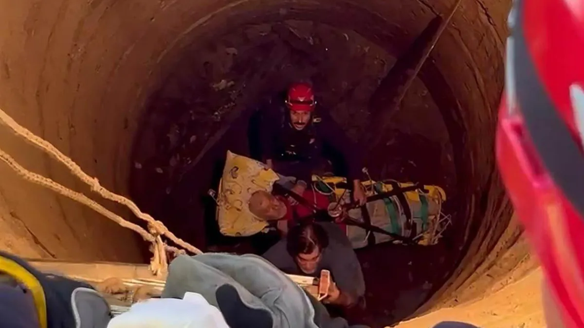 İzmir haber: Ödemiş’te 12 metrelik kuyuya düşen adam itfaiyenin müdahalesiyle kurtarıldı haberinin görseli