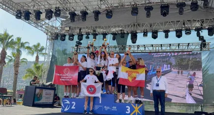 İzmir’in Cumhuriyet kadınları, triatlon’a damga vurdu 