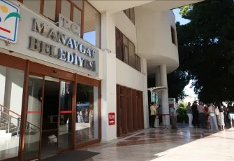 Manavgat Belediyesi'nde yolsuzluk operasyonu: 3 şüpheli tutuklandı