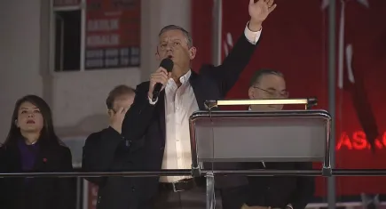 Özgür Özel'den bahis iddiası: İzmir'deki Göztepe maçına Kıbrıs’tan 5.5 milyonluk bahis oynanmış