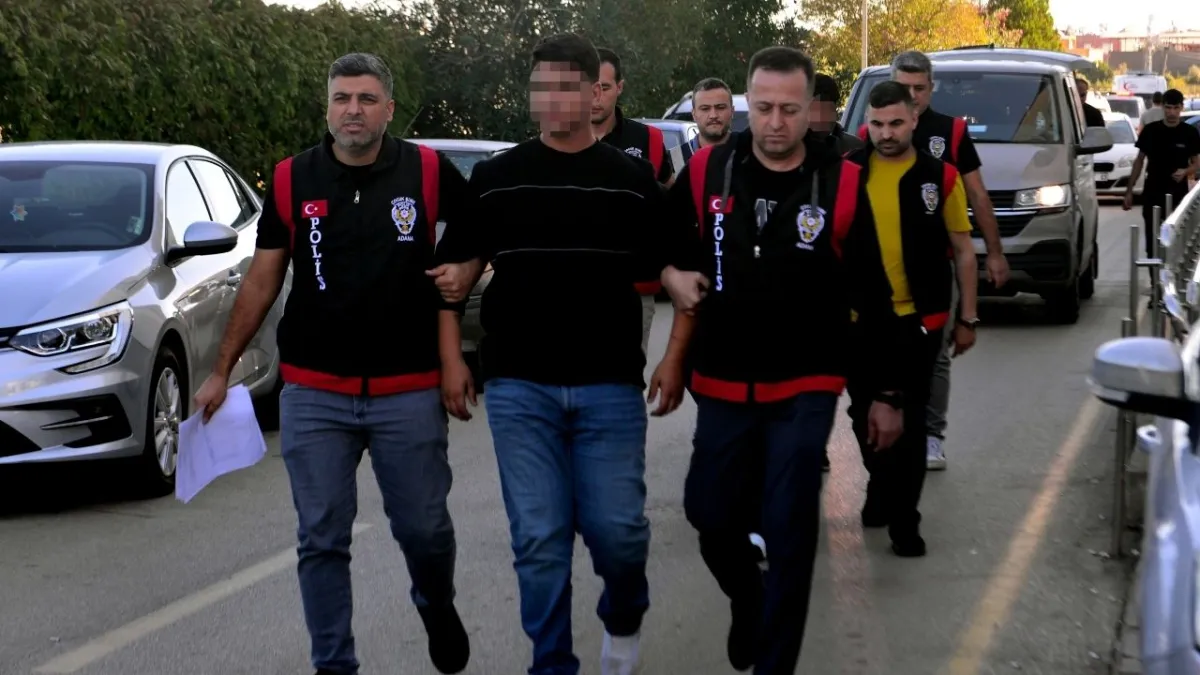 Adana'da lise öğrencilerine parkta kanlı tuzak! Fotoğraf sorusuyla başladı, bıçaklar çekildi haberinin görseli
