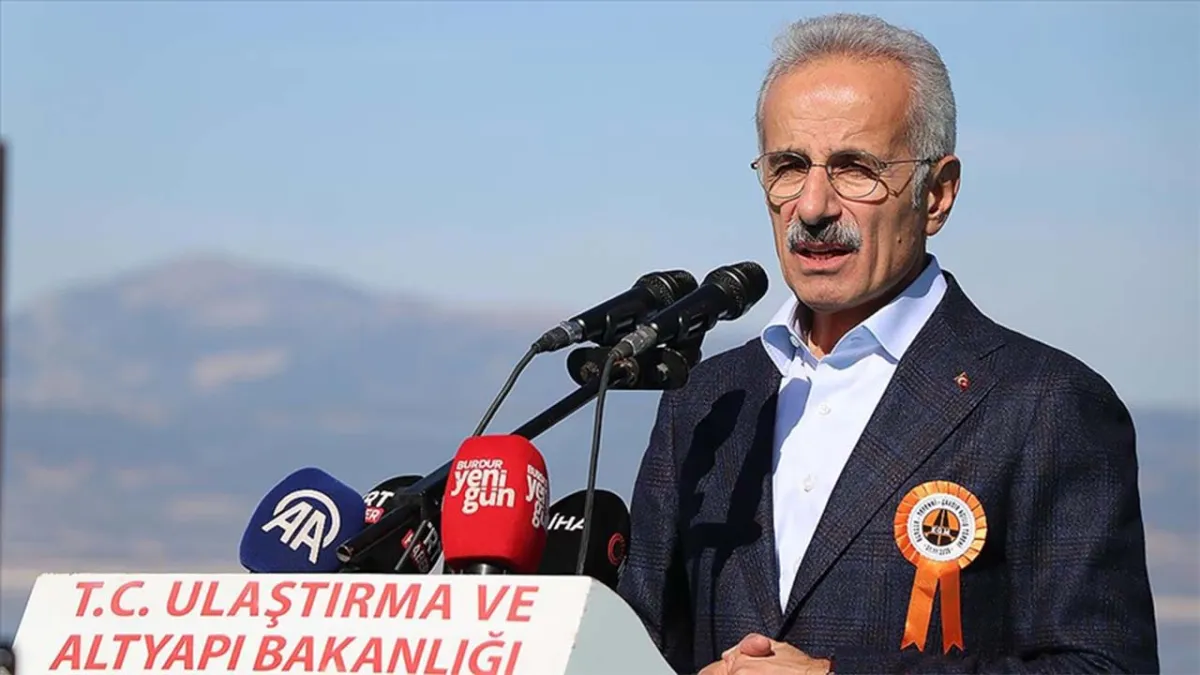 Bakan Uraloğlu: Vatandaşa hizmet etmekle kalmayacağız, gönlüne de gireceğiz haberinin görseli