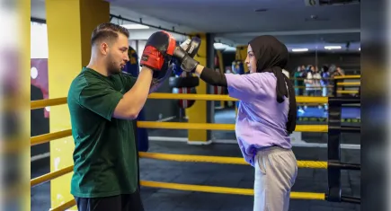 Buca’da kadınlar şiddete karşı kick boks öğreniyor