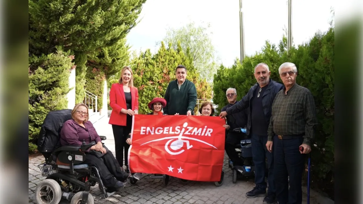 Çeşme Belediyesi Alaçatı Ek Hizmet Binası Kırmızı Bayrak Ödülü aldı haberinin görseli