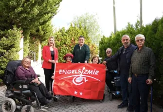 Çeşme Belediyesi Alaçatı Ek Hizmet Binası Kırmızı Bayrak Ödülü aldı