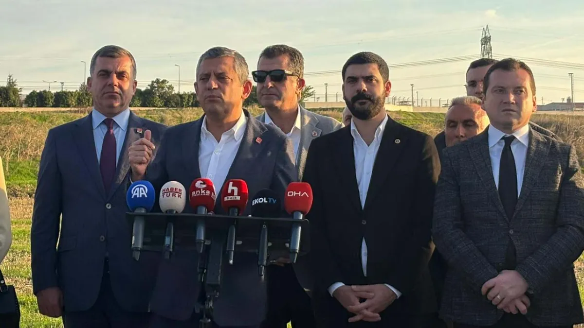 CHP lideri Özel Silivri’den seslendi: Casus diyenlerin yarın aynı uygulamalarını ispat edeceğiz haberinin görseli
