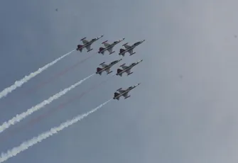 Gökler titredi: Türk Yıldızları'ndan Çorlu'da nefes kesen şölen! O anlara binlerce kişi tanıklık etti