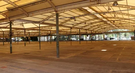 İzmir’de pazarcılardan tekstil fuarına karşı nöbet