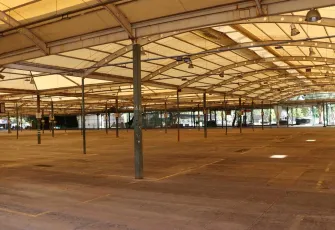 İzmir’de pazarcılardan tekstil fuarına karşı nöbet