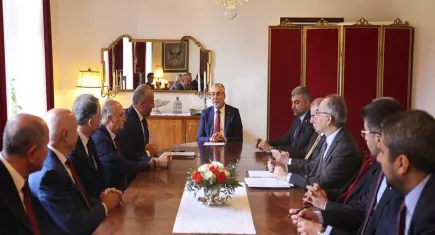 Bakan Işıkhan, Türkiye’nin Stockholm Büyükelçiliği’ni ziyaret etti