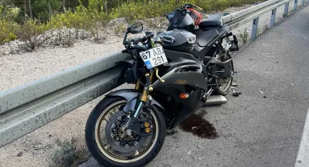 Bariyere çarpan motosikletin sürücüsü yaşamını yitirdi